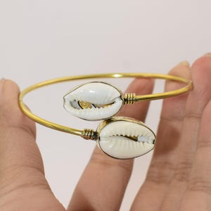 Bracelet en argent sterling 925 plaqué or orné de coquillages cauris, jonc ouvert ajustable, bijou de plage, bracelet bohème côtier, cadeau pour femme