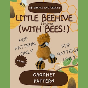 Puede incluir: Anuncio de patrón de crochet con una colmena marrón y dos abejas. La colmena tiene un cuello a rayas negras y amarillas. Las abejas son amarillas y negras. El texto incluye "Little Beehive" y "Crochet Pattern".