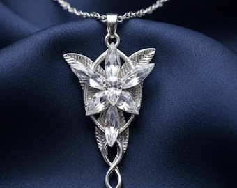 Collar Arwen Evenstar: colgante de plata con circonitas cúbicas de cristal