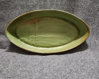 Travessa vintage de cerâmica Frankoma, cor verde-pradaria e marrom, 34,3 cm x 17,8 cm, em perfeito estado! Rara!