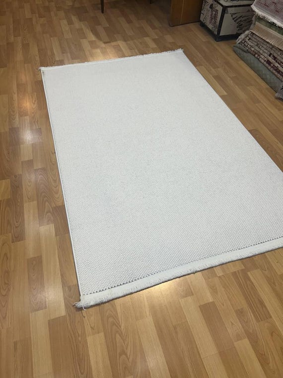 White Polyester Turkish Rug, Modern Traditional Style, 3.93 x 5.90 ft