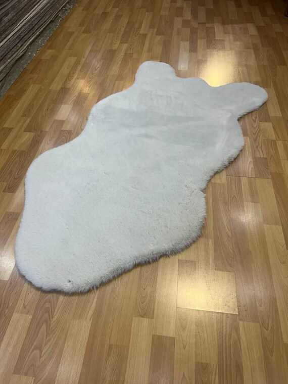 Handmade Plush Wool Rug, Soft White Area Carpet, Turkish Decor (2.62 x 4.92 ft)