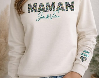 sweat personnalisé maman, sweat maman avec prénom, sweat avec prénom sur la manche fleuri bleu Idée cadeau femme maman