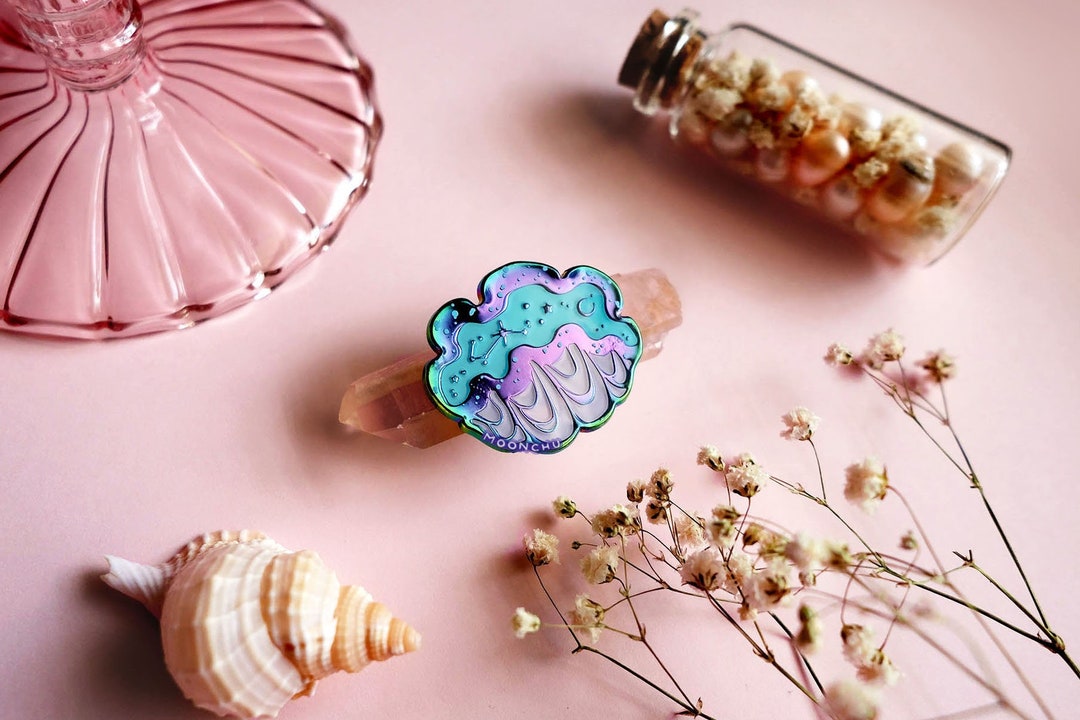 Gigas Giant Clam Shell Pin | ENAMEL PIN | Clam Shell, Shell Art Pin ...