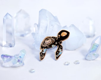 Pin de tortuga Tidebringer / PIN DE ESMALTE / Pin de esmalte de tortuga, pin de esmalte del océano, pin de galaxia cósmica celestial, pin de criatura marina, me encantan las tortugas