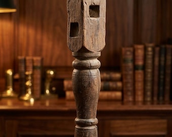 Candelabro antiguo de madera con patas de Paga, original, tallado a mano.