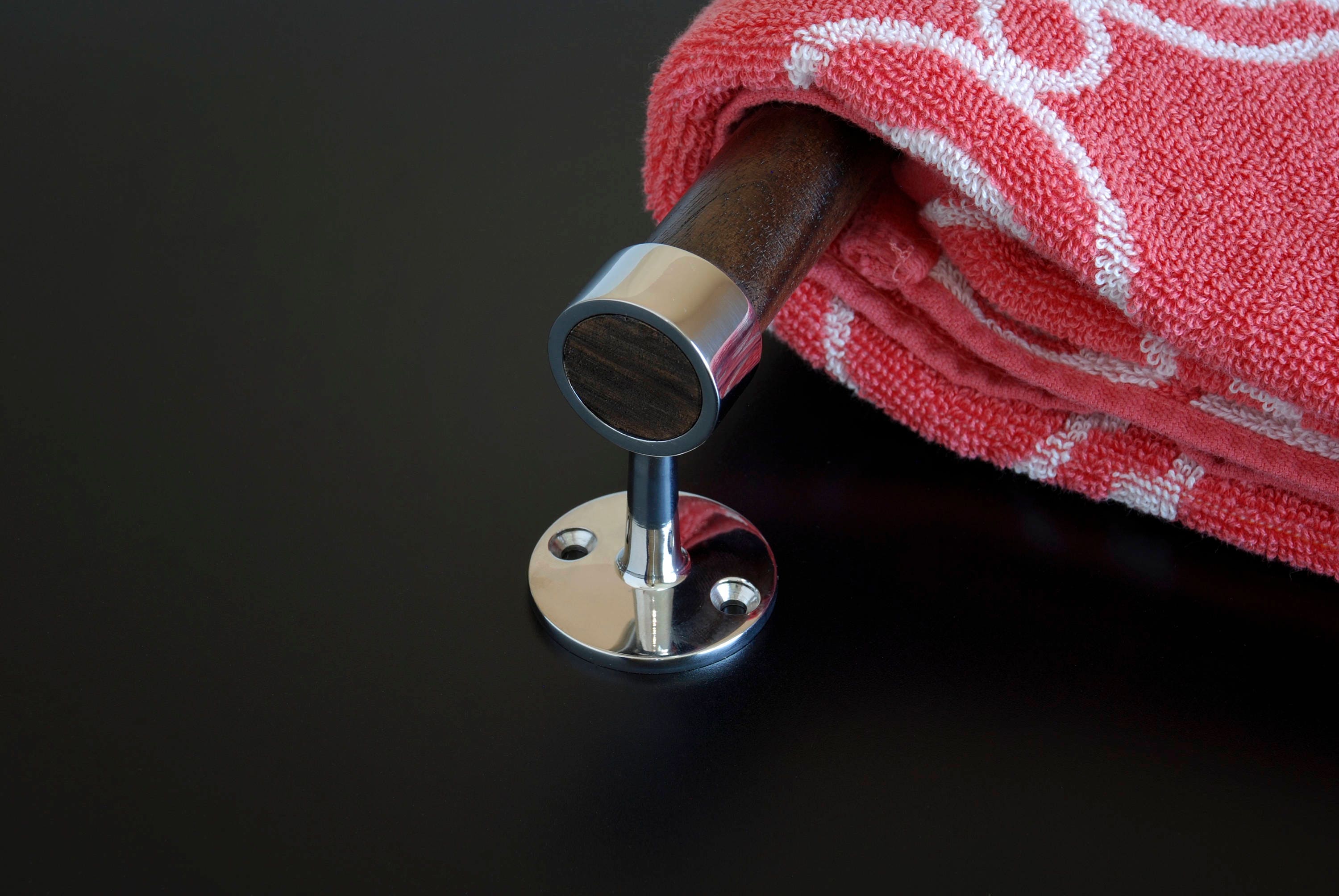 Barra de toalla de acero inoxidable pulido y nogal oscuro | Etsy