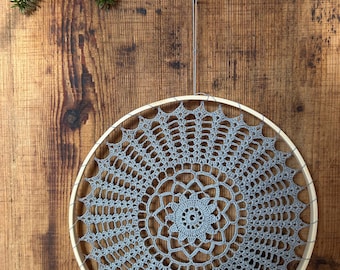 Crocheted dreamcatcher without frills, wall decoration, window decoration, 26 cm