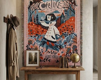 Gewebter Wandteppich „Geheimer Wald“ – Gotische Wandkunst im Stil von Coraline – Gruselig-verspielte Kuscheldecke – Dark-Academia-Dekoration – Einzigartiges Gothic-Geschenk