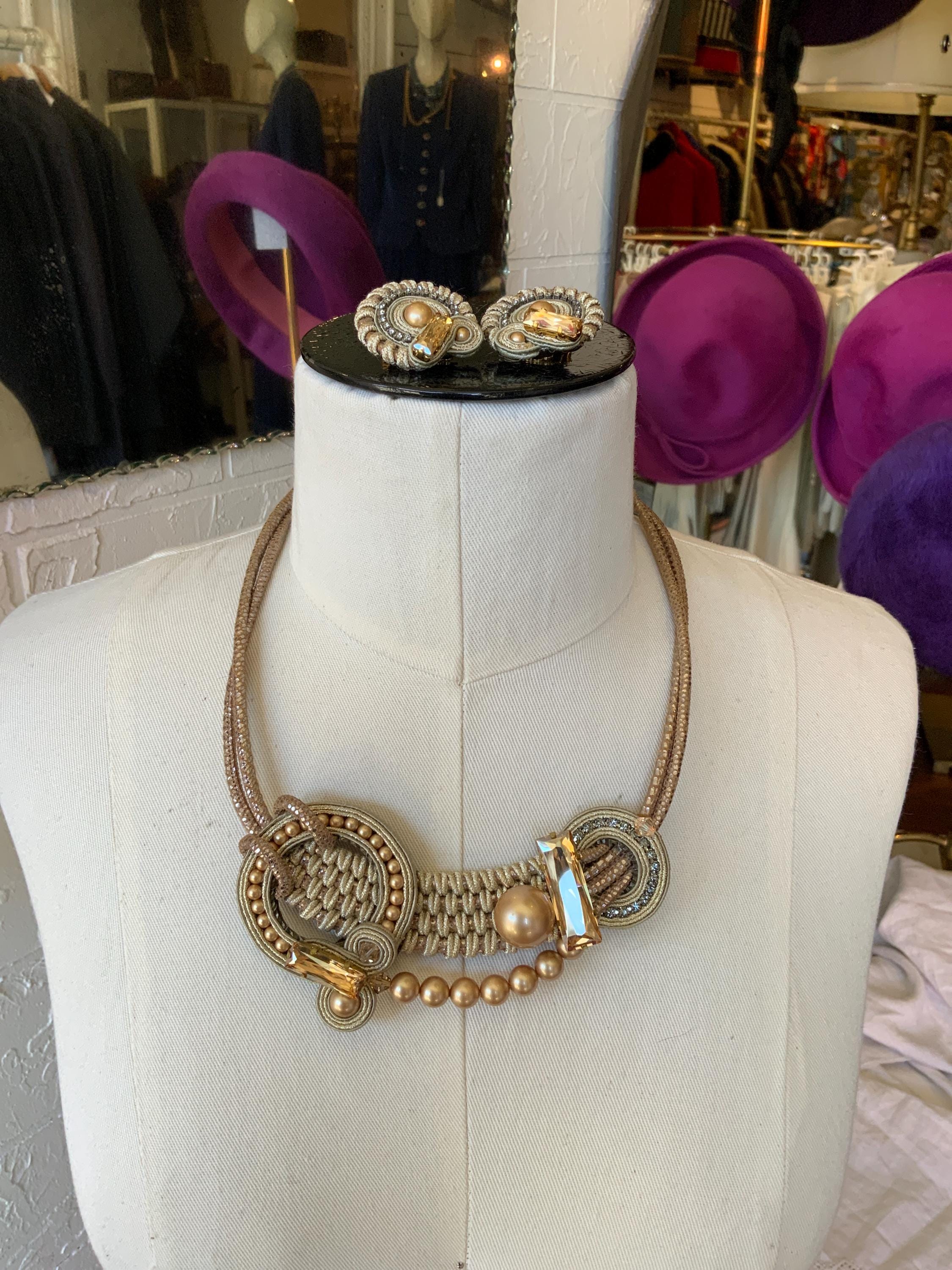 Collier Rare De Design Dori Csengeri - Pierre Naturelle Et Cuir, Avec Boucles D'oreilles Assorties ? - Occasion
