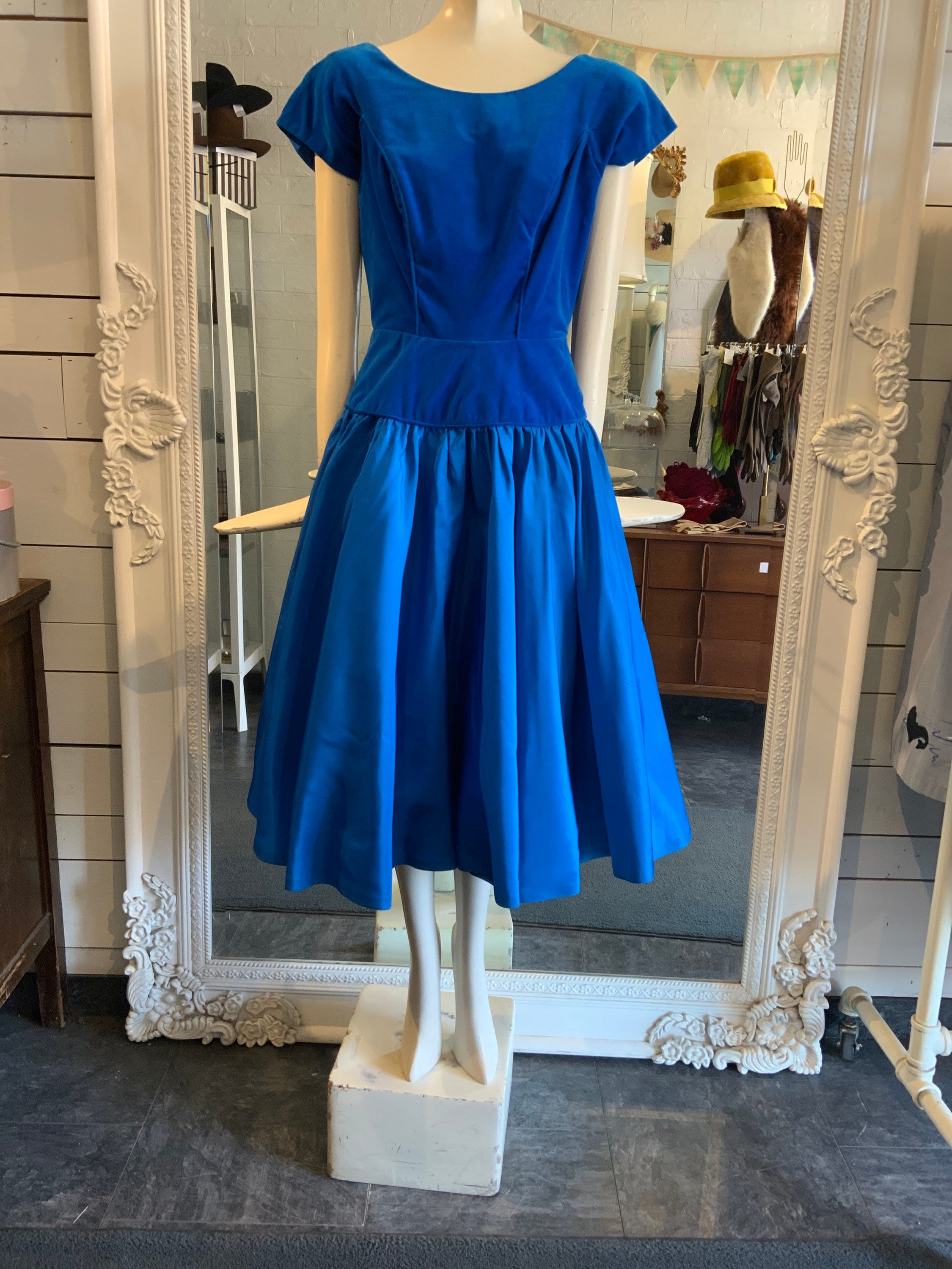 1950s new years eve dress Old Hollywood Inspired New Year's Eve Dresses & Outfits for Women