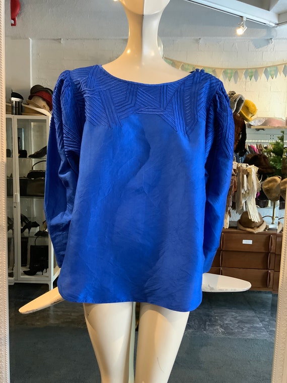 タイシルクのブラウスとスカートセット タイシルクのブラウスとスカートセット