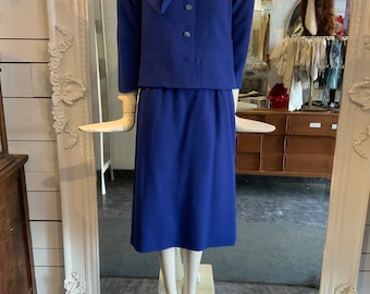 Costume en laine bleue des années 1960, costume Jackie O| Petite taille