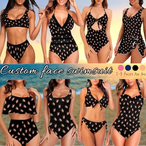 Op de afbeelding: Een collectie zwarte badpakken met een herhalend gezichtspatroon. De badpakken omvatten een tweedelige bikini, een halter-badpak, een badpak met een sleutelgat en een badpak met een rok. De tekst "Custom face swimsuit" wordt weergegeven.