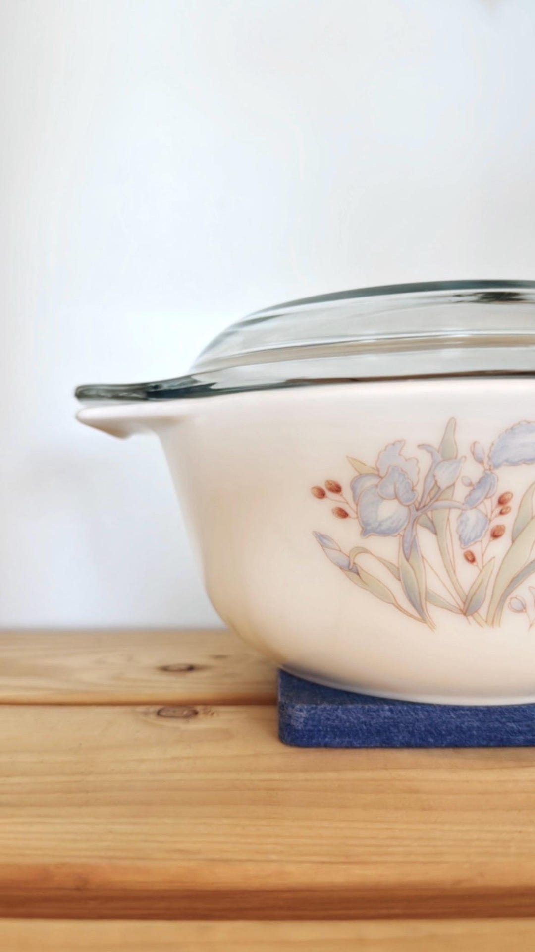 1960’s Vintage Blue Iris 9” Pyrex Dish With Milkglass Base - Etsy