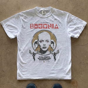 Camiseta de la película Bugonia, camiseta con gráficos retro de ciencia ficción, colores unisex cómodos