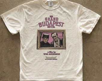 Chemise grand film indépendant de Budapest, t-shirt film pastel, t-shirt Wes Anderson, t-shirt esthétique cinéma, chemise de cinéma élégante