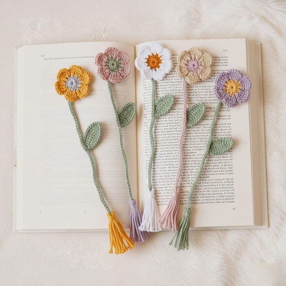 Crochet Flower Bookmark Pattern | Easy Floral Bookmark with Stem & Tassel | Beginner Friendly