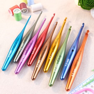Custom Engraved Ergonomic Aluminum Crochet Hooks, Polished Anodized, Personalized Name, Streamline Comfort Grip, Gift for Crochet Lovers