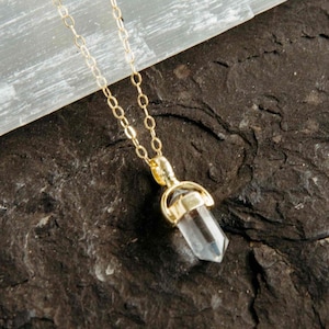 Quartz Pendant Gold Necklace - Clear Quartz Healing Jewelry - Dainty Necklace - Minimalist Necklace - Everyday Necklace -
