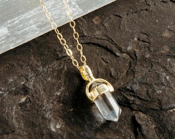 Quartz Pendant Gold Necklace - Clear Quartz Healing Jewelry - Dainty Necklace - Minimalist Necklace - Everyday Necklace -