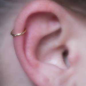 NO PIERCING Twisted, Gold, 18 gauge Helix, Cartilage, Pinna, Ear Cuff, ornate, comfortable, cheater jewellery, fake earring, faux piercing