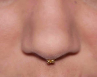 Fake Septum Ring, Pointed, Triangle Septum Nose Ring Cuff, fake nose ring, silver/gold - No Piercing Required, faux piercing, body jewellery