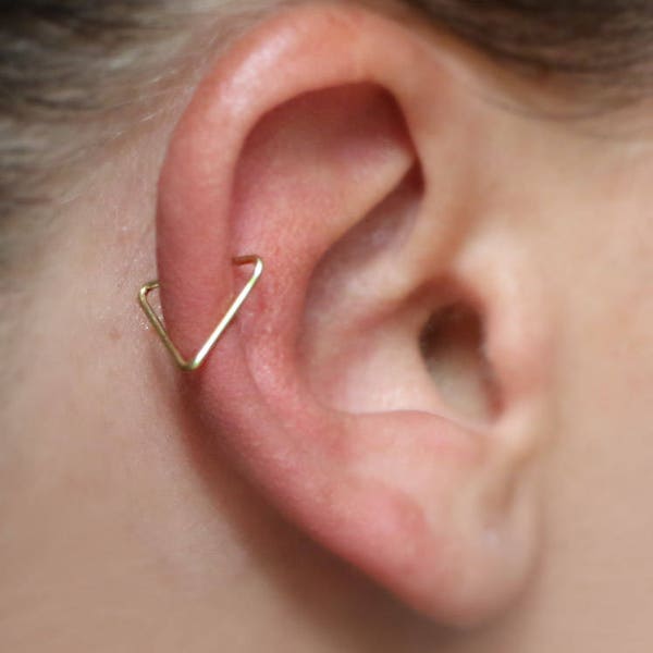 Fake Piercing, Triangle Helix | Cartilage | Pinna Delta Ear Cuff (gold) - NO PIERCING, 20 gauge, faux piercing, geometric, geometry