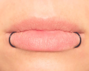 Gefälschter Lippenring, Schlangenbisse, KEIN PIERCING ERFORDERLICH, Lippenmanschetten Schwarz, Lippenmanschette, Spinnenbisse, doppelter Lippenring, Labret, Emo, Goth, bequem