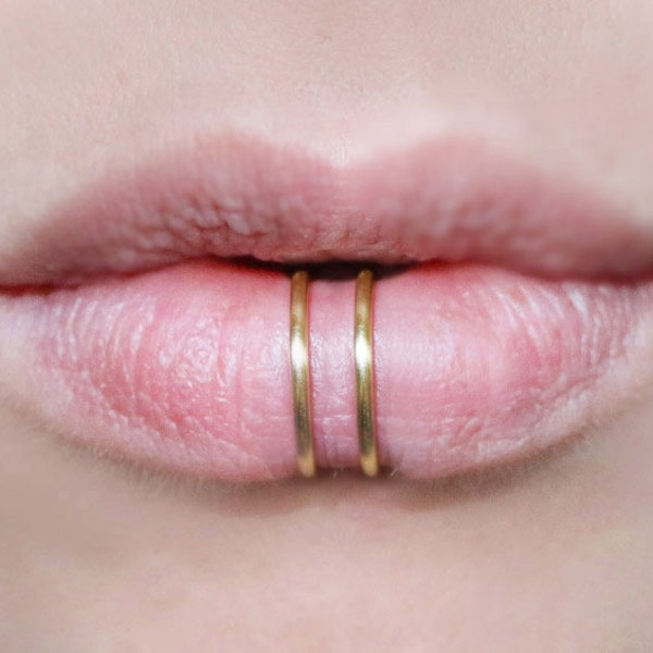 Dolphin Kiss, NO PIERCING REQUIRED Lip Cuff, Gold, fake lip ring, double fake piercing Labret, comfortable, nickel free, two lip rings