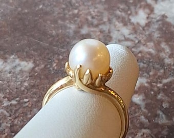 10K Yellow Gold Cultured Pearl Ring