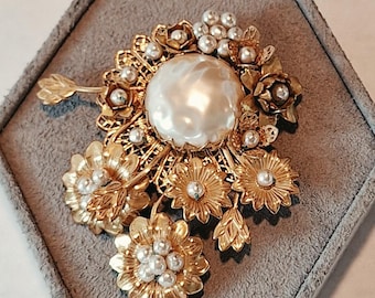 Vintage Miriam Haskell Gold Tone Faux Pearl Spray Brooch Pin