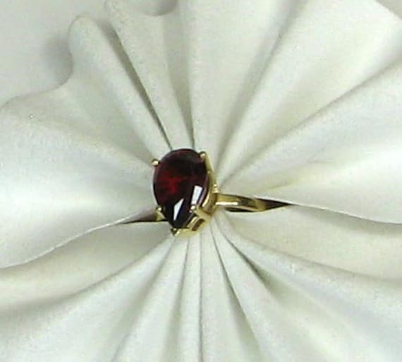 Yellow Gold Solitare Pear Shaped Garnet Ring - image 8