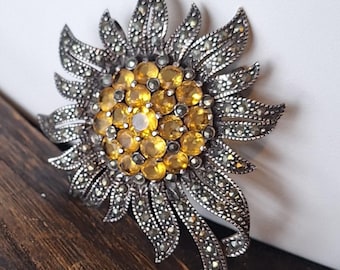 Mid Century Retro Silver Yellow Glass and Marcasite Flower Brooch Pin Pendant