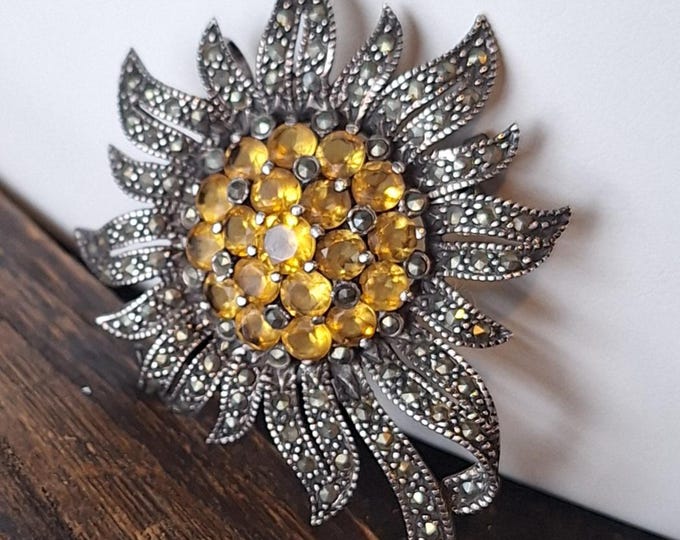 Mid Century Retro Silver Yellow Glass and Marcasite Flower Brooch Pin Pendant
