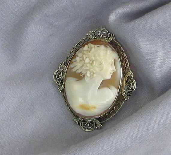 Vintage Edwardian Gold Filigree Framed Cameo