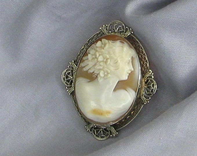 Vintage Edwardian Gold Filigree Framed Cameo