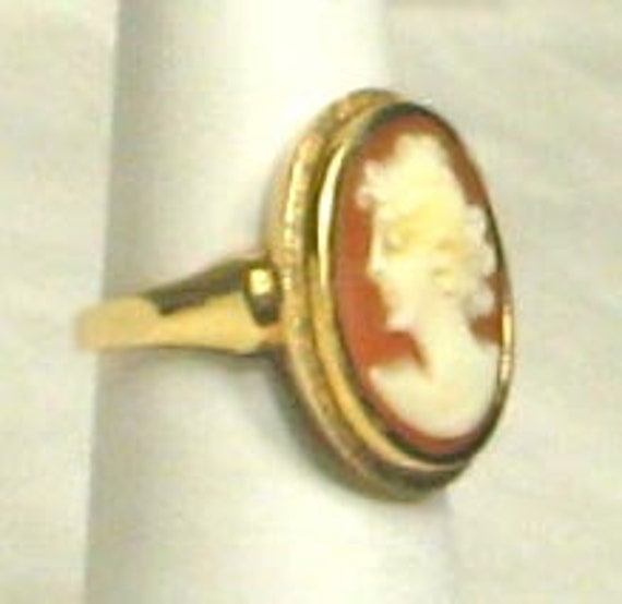 Vintage 10K Yellow Gold Cameo Ring - image 5