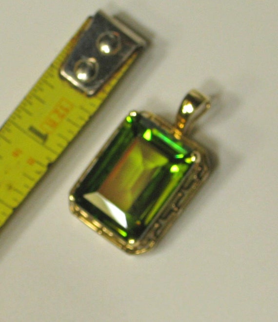 Large Yellowish Green Tourmaline Gold Greek Key P… - image 4