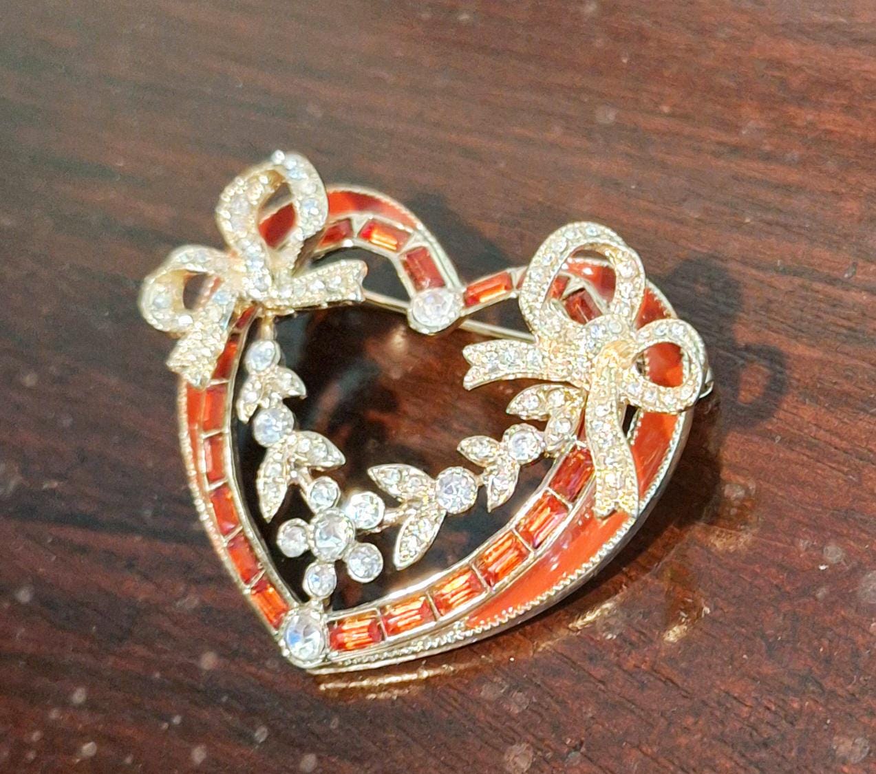 Fnirgexa Sweet Heart Brooch - Silver Crystal Rhinestone Decorative Pin For Sweaters, Hats, Bags - View #4