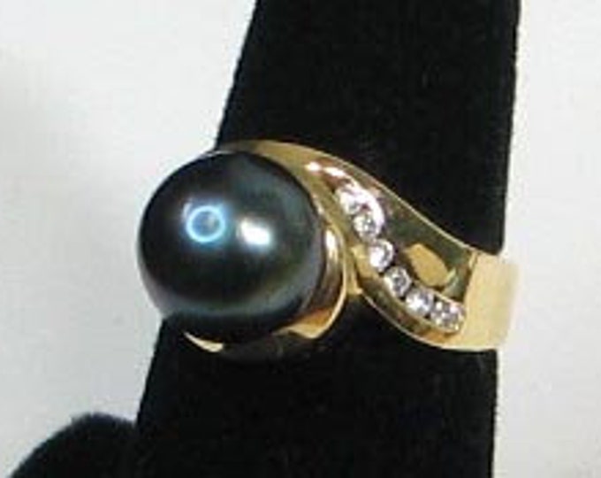 Blue Green Tahitian Pearl and Diamond Ring