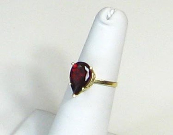 Yellow Gold Solitare Pear Shaped Garnet Ring - image 3