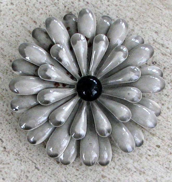 Vintage 40s Painted Metal Flower Brooch - image 1