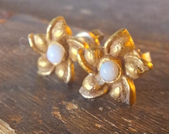 Adorable Textured 14K Yellow Gold Opal Flower Earrings