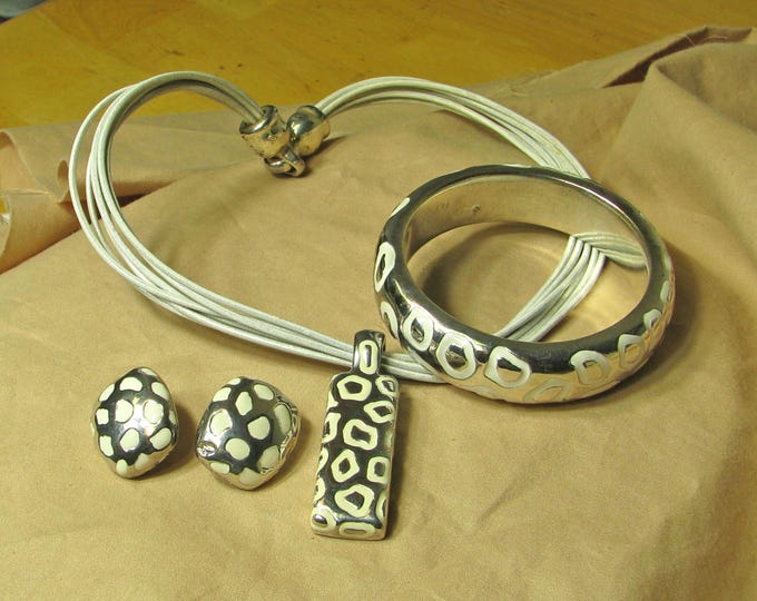 Simon Sebbag White Cheetah Print Parure Set Earrings Necklace and Bracelet