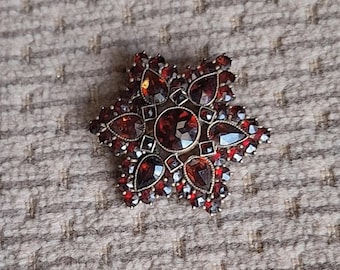 Vintage Victorian Bohemian Pyrope Garnet Star Brooch