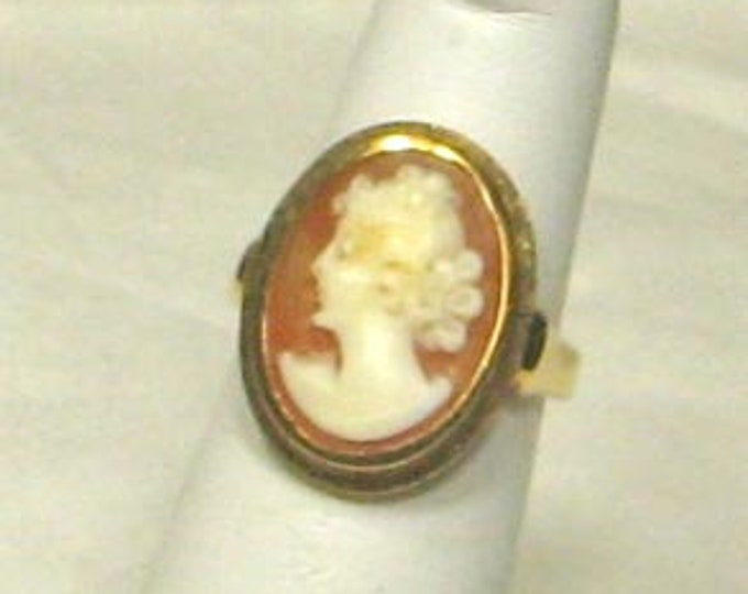 Vintage 10K Yellow Gold Cameo Ring