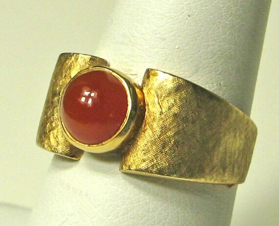 Vintage Mid Century Retro Carnelian Gold Ring - image 3