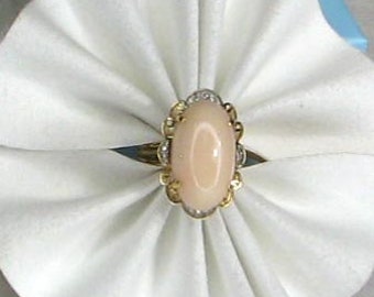 GOREGOUS ANGELSKIN CORAL Gold Retro Ring