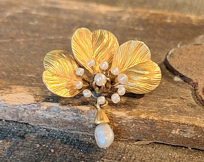 14K Yellow gold Edwardian Natural Pearl Flower Pin with Matte Finish